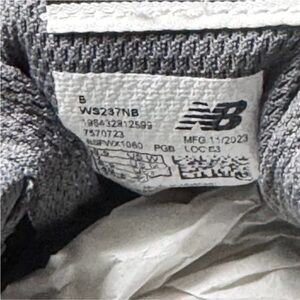 New Balance  Women's Gray and Black Sneakers with Cushioned Comfort Sz 8 NWT